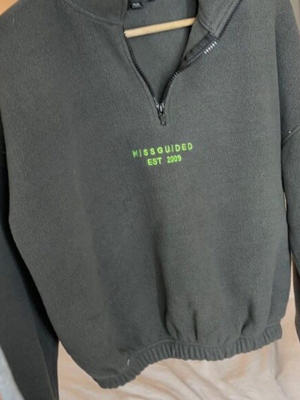 Sweatshirt   - Picture 2 of 2